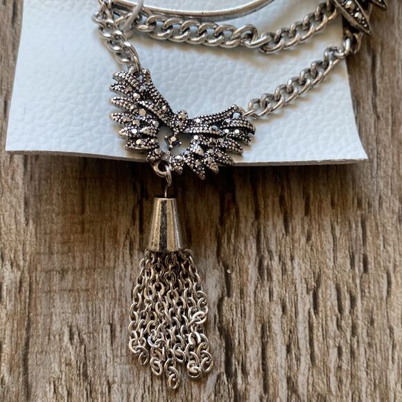 Free People Ear Party Gold Tone Rhinestone & Chain Tassel No Piercing Ear Cuff - Picture 4 of 5